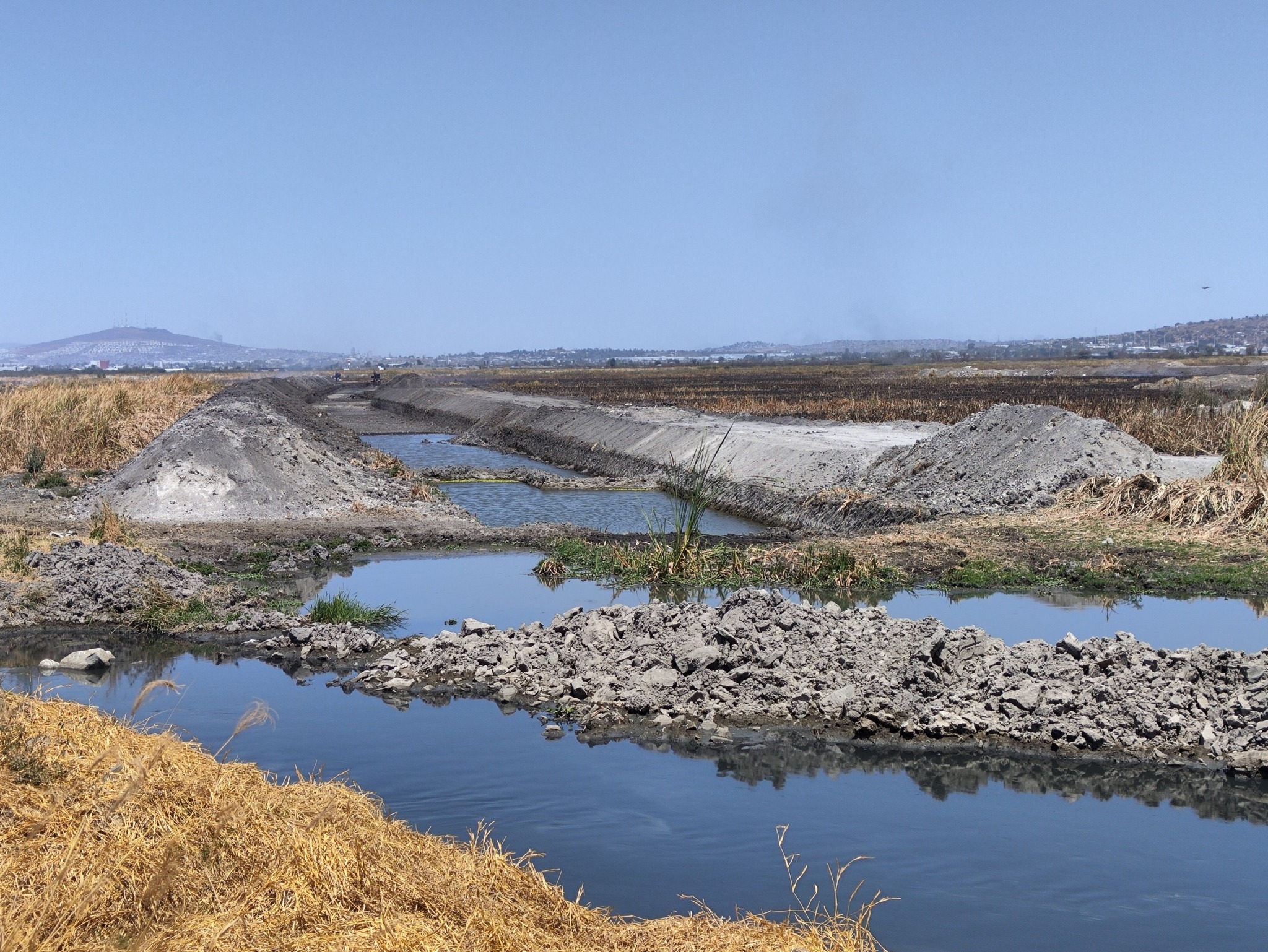 El río Santiago contaminado.