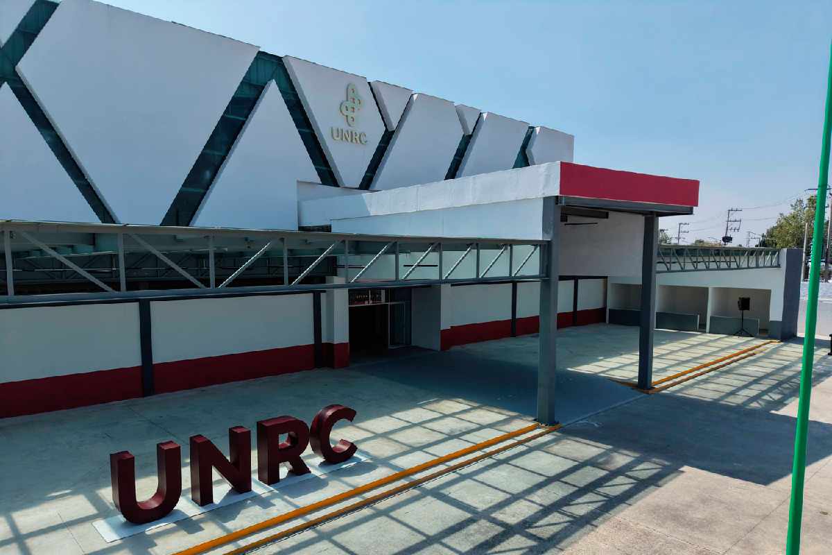 "Faltan un millón de espacios universitarios", dice Sheinbaum durante inauguración de plantel en Chalco