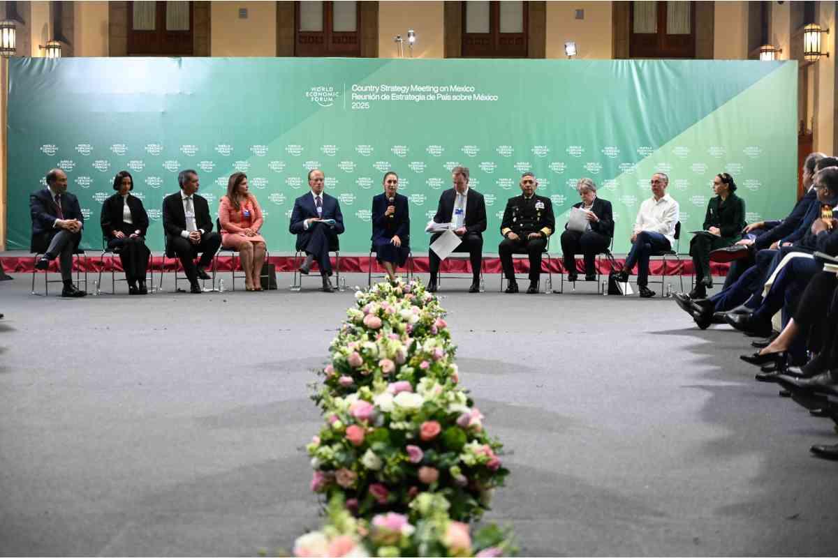 Sheinbaum presenta a empresarios del Foro Económico Mundial el Plan México