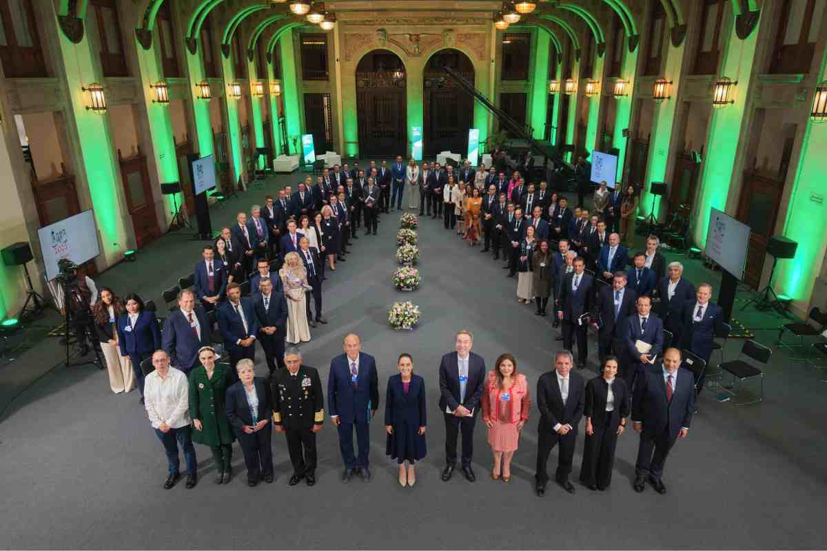 Sheinbaum presenta a empresarios del Foro Económico Mundial el Plan México
