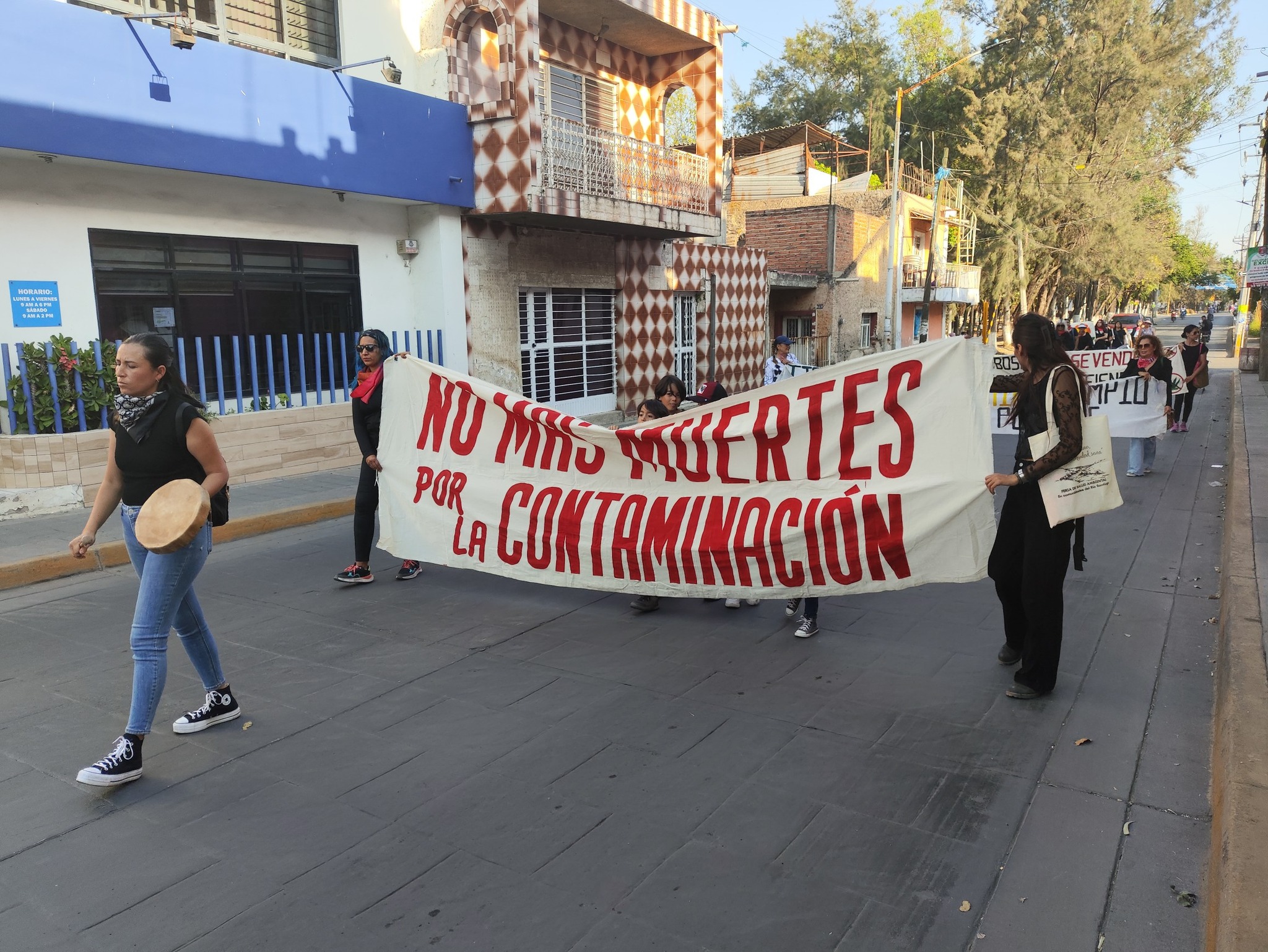 Protestas de lugareños por la construcción de cinco termoeléctricas de ciclo combinado en los pueblos que atraviesa el Río Santiago.