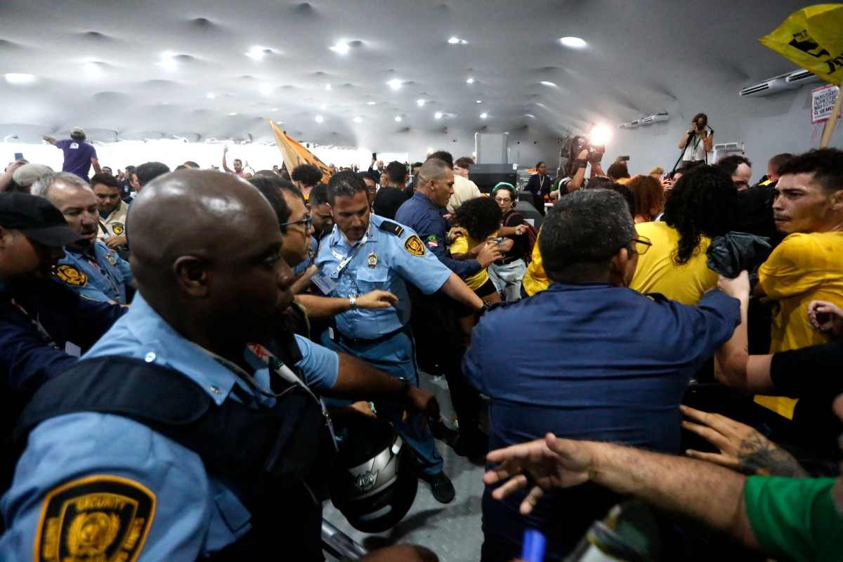 Activistas climáticos denuncian represión a pueblos indígenas que llegaron a la COP30 en Brasil