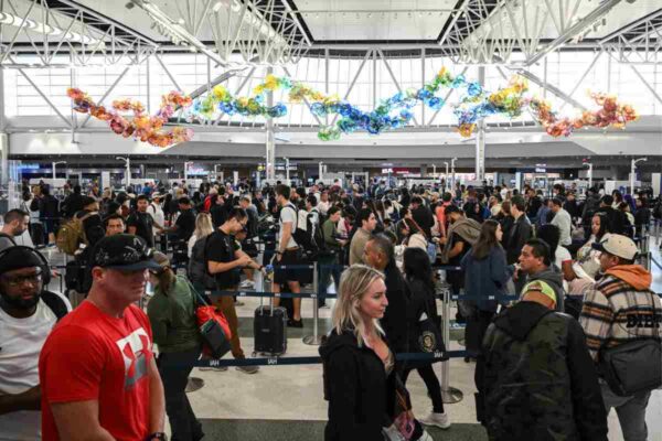 Aglomeraciones en aeropuertos de EU por cierre del gobierno