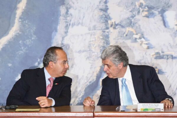 Alfredo Elías Ayub junto a Felipe Calderón