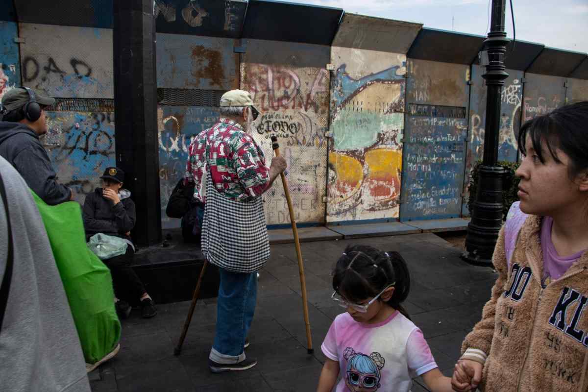 Blindan con vallas Palacio Nacional ante marchas y protestas de CNTE y Generación Z