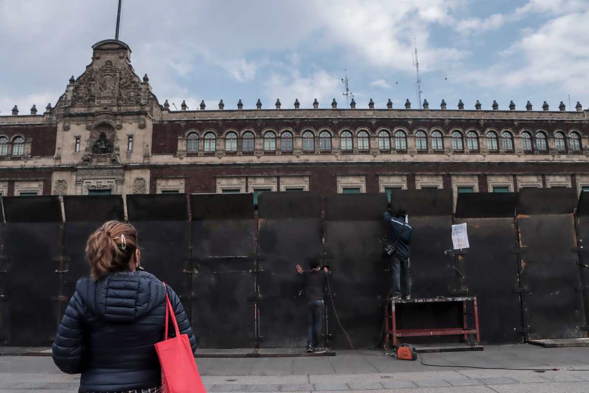 Blindan con vallas Palacio Nacional ante marchas y protestas de CNTE y Generación Z