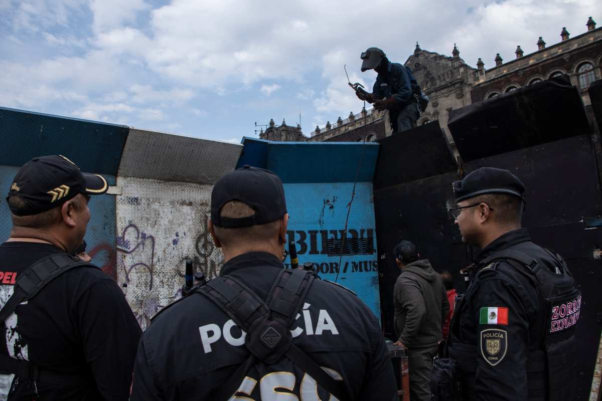 Blindan con vallas Palacio Nacional ante marchas y protestas de CNTE y Generación Z