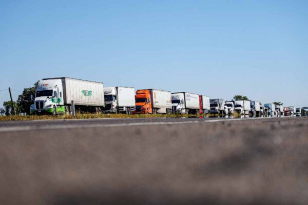 Bloqueos en Sinaloa de transportistas y campesinos