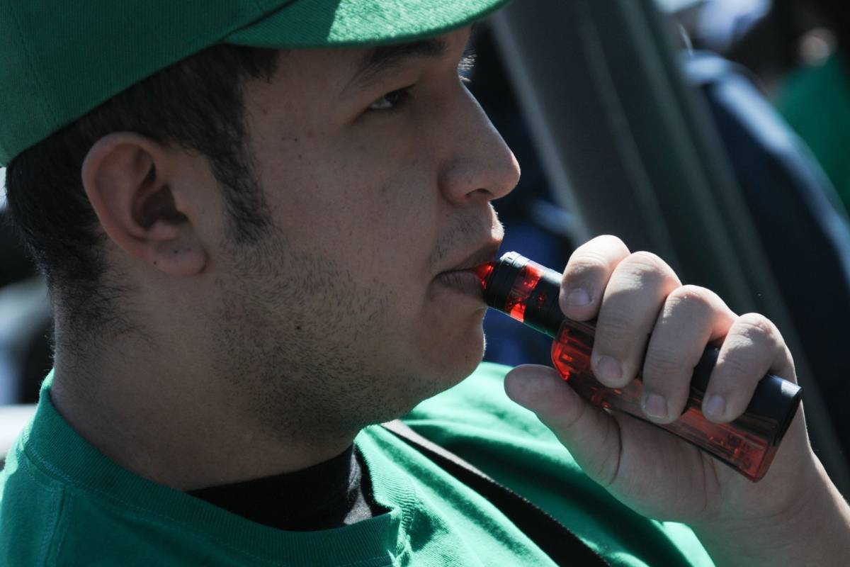Cámara de Diputados aprueba reforma que prohíbe adquirir vapeadores; oposición acusa criminalización 