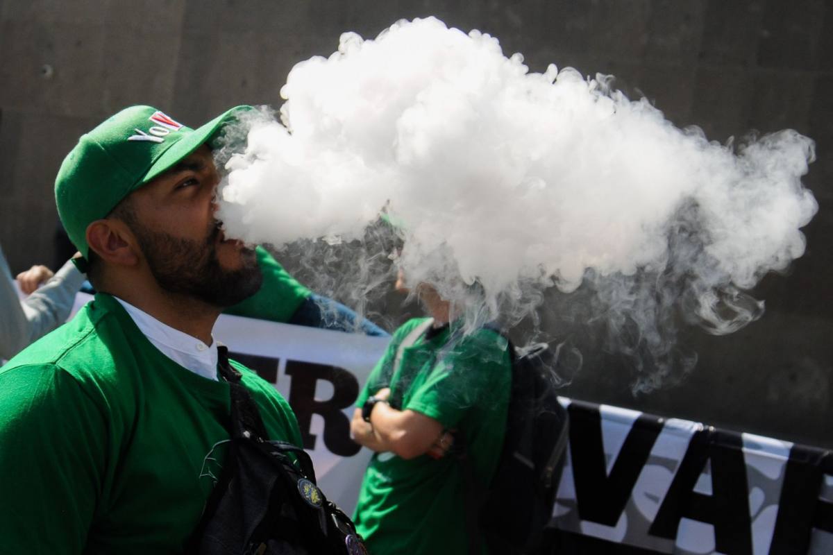Cámara de Diputados aprueba reforma que prohíbe adquirir vapeadores; oposición acusa criminalización 