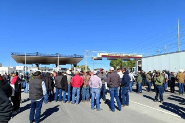 Campesinos y transportistas rechazan nueva ley de aguas