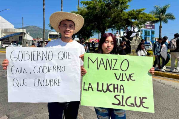 “Carlos no murió, el Gobierno lo mató”- el grito de rabia de la juventud en Uruapan por el asesintao del alcalde_Manu Ureste_5