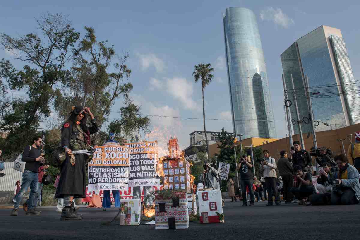 “Clausurado por gentrificar”: colectivos protestan contra Mitikah; anuncian nuevas acciones legales