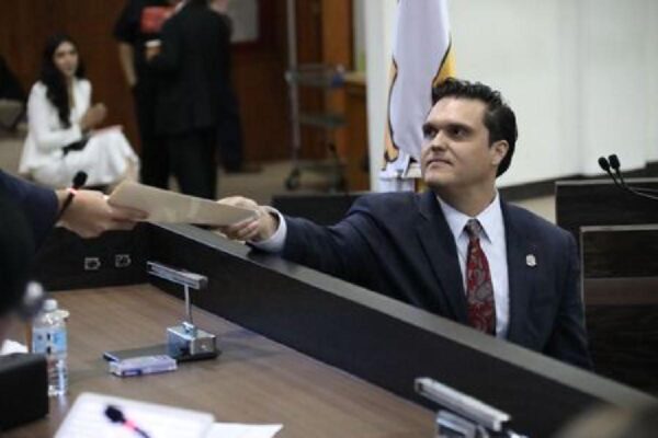 Congreso de Tamaulipas pide a la FGR investigar al exgobernador Cabeza de Vaca por delitos federales