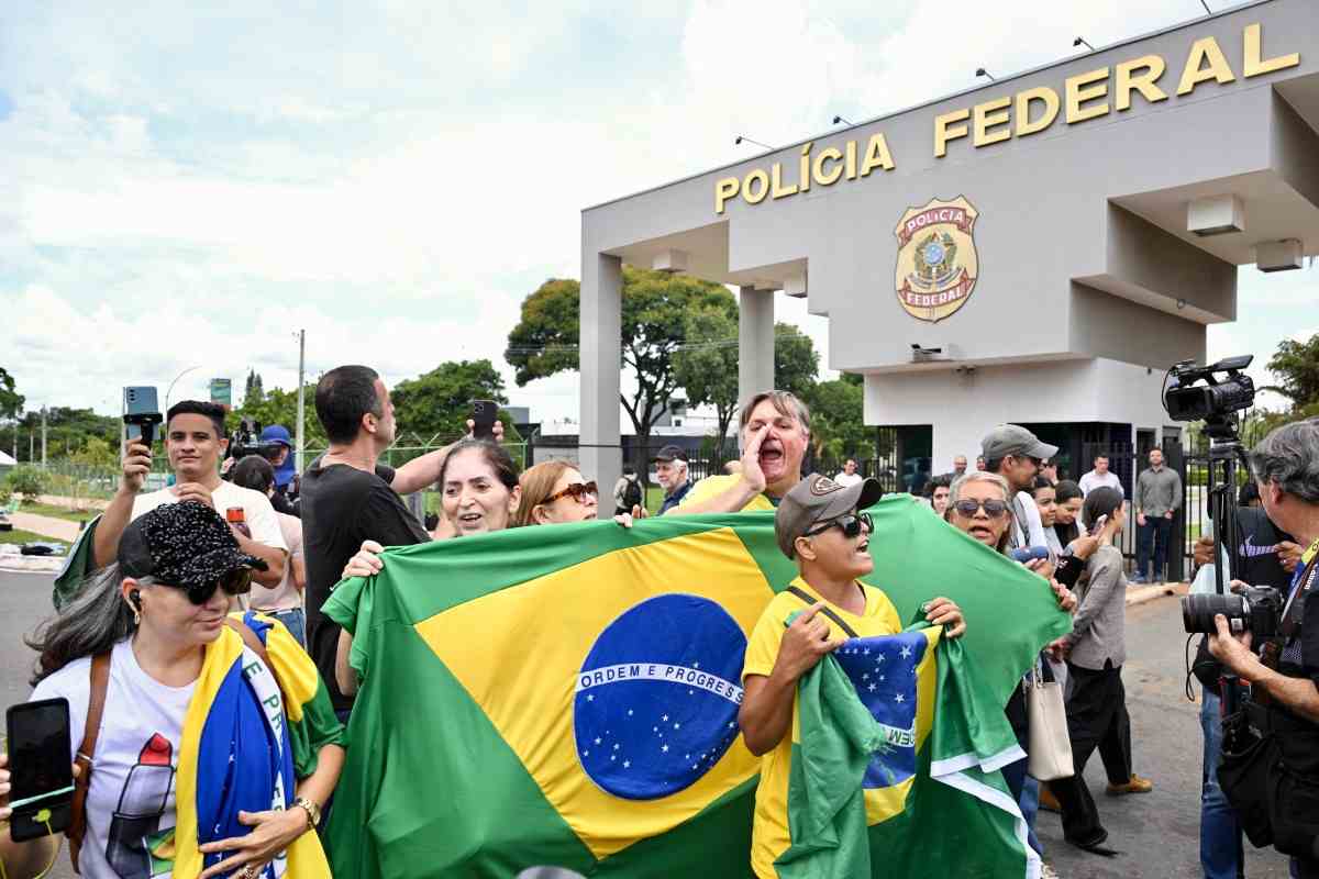 Expresidente brasileño Jair Bolsonaro es enviado a prisión por riesgo de fuga en manifestaciones