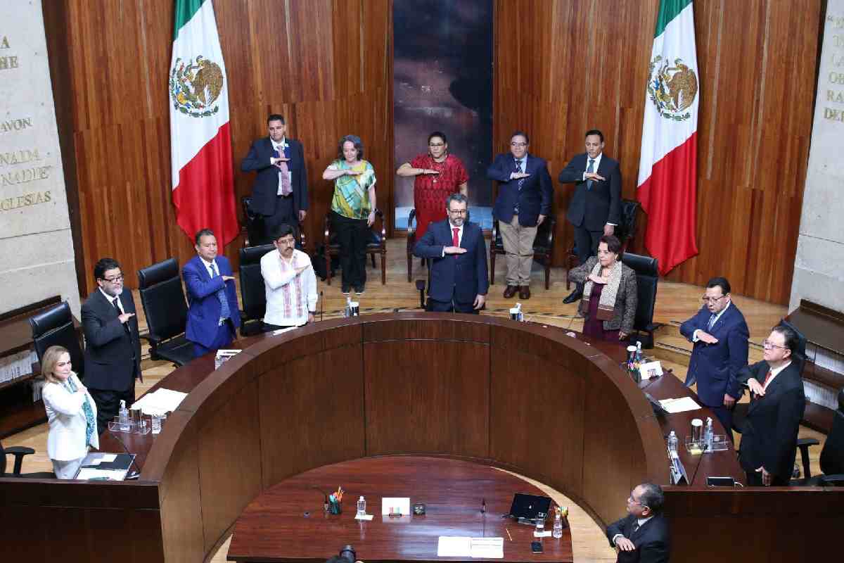 Gilberto Bátiz asume la presidencia del Tribunal Electoral