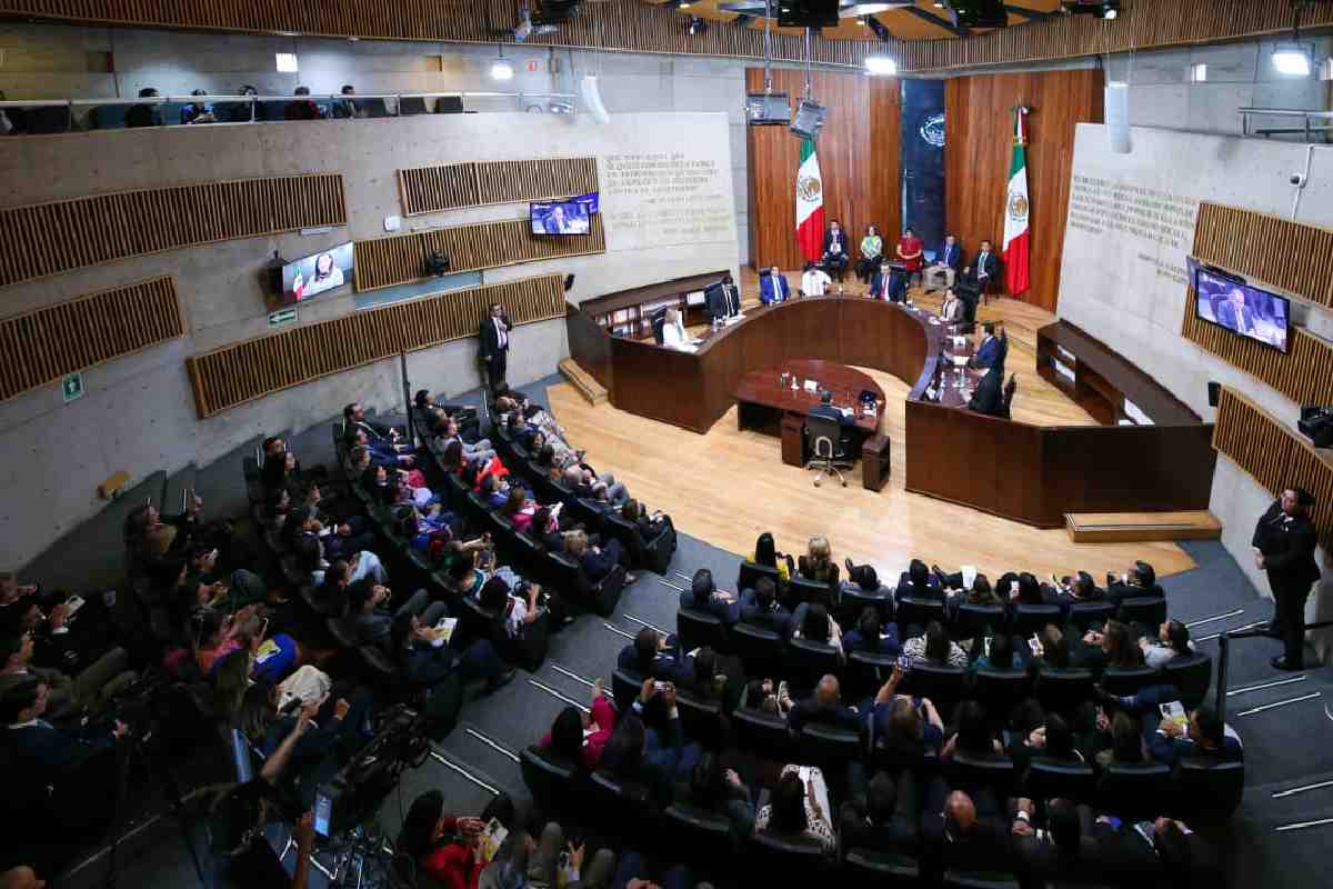 Gilberto Bátiz asume la presidencia del Tribunal Electoral
