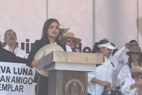 Grecia Quiroz expresión durante discurso