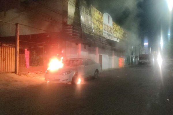 Incendio en el bar Lacoss de Puebla deja cinco muertos; rescatan a nueve personas con vida