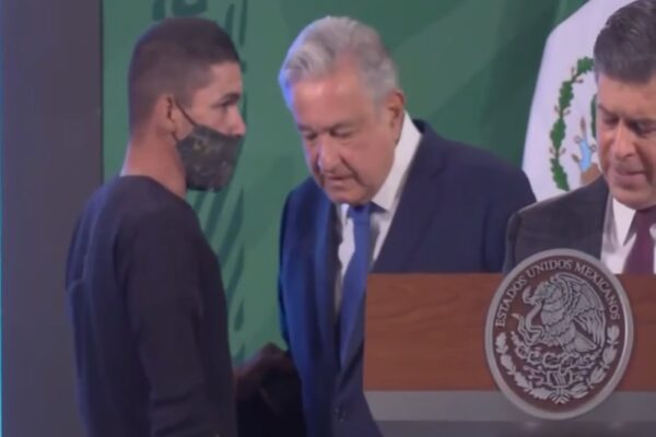 ¿El agresor de la presidenta Sheinbaum ha sido captado en otros eventos políticos? Es falso