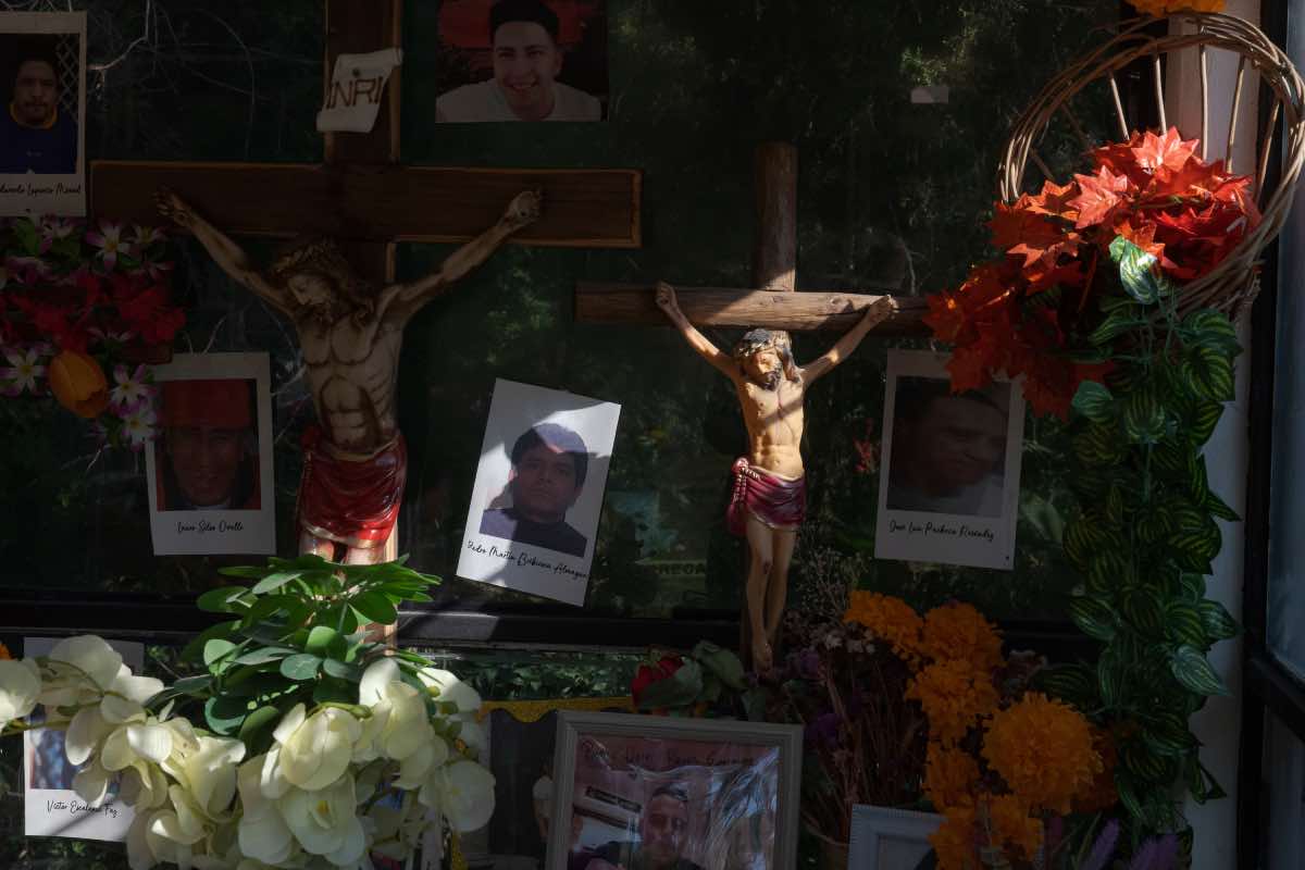 “Mi hijo podría estar ahí”- autoridades exhuman restos de la fosa común del Panteón de Dolores en búsqueda de desaparecidos_3
