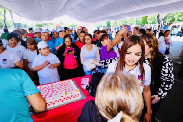 Movimiento del Sombrero propone a Grecia Quiroz, viuda de Carlos Manzo, como alcaldesa de Uruapan