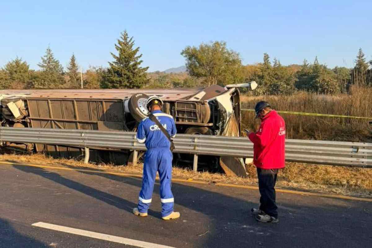 Mueren 10 personas en accidente de autobús en Pátzcuaro, Michoacán  