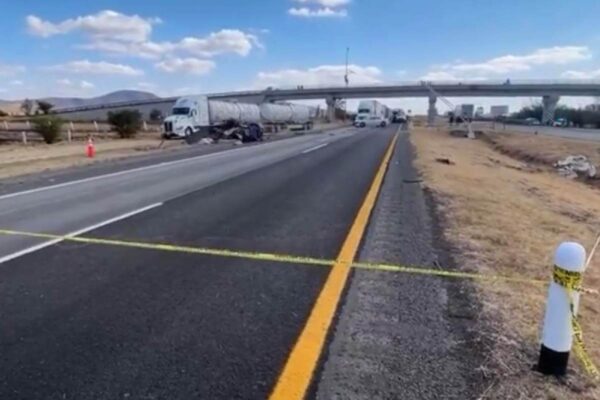 Mueren once jornaleros en choque sobre autopista Salamanca–León, en Guanajuato; hay dos heridos