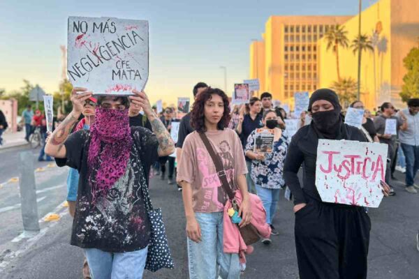 “No fue accidente, fue la corrupción”: marchan en Hermosillo para exigir justicia por víctimas del incendio en Waldo’s