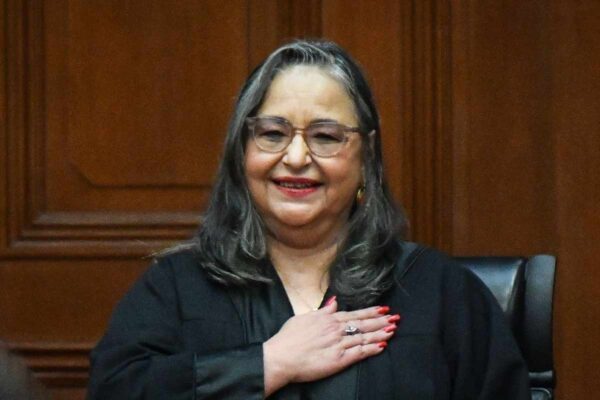 Reaparece Ministra en retiro Norma Piña