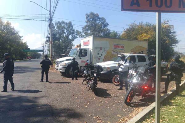 Operativo para detener a “objetivo prioritario” en Michoacán desata bloqueos y quema de vehículos