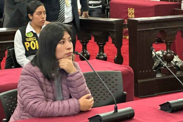 Perú ordena captura de exprimera ministra