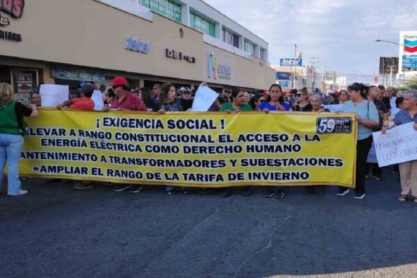 Protestan en Hermosillo, Sonora, en exigencia de mejoras en servicio de la CFE, red de agua y transporte