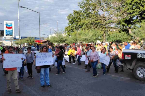 Protestan en Hermosillo, Sonora, en exigencia de mejoras en servicio de la CFE, red de agua y transporte
