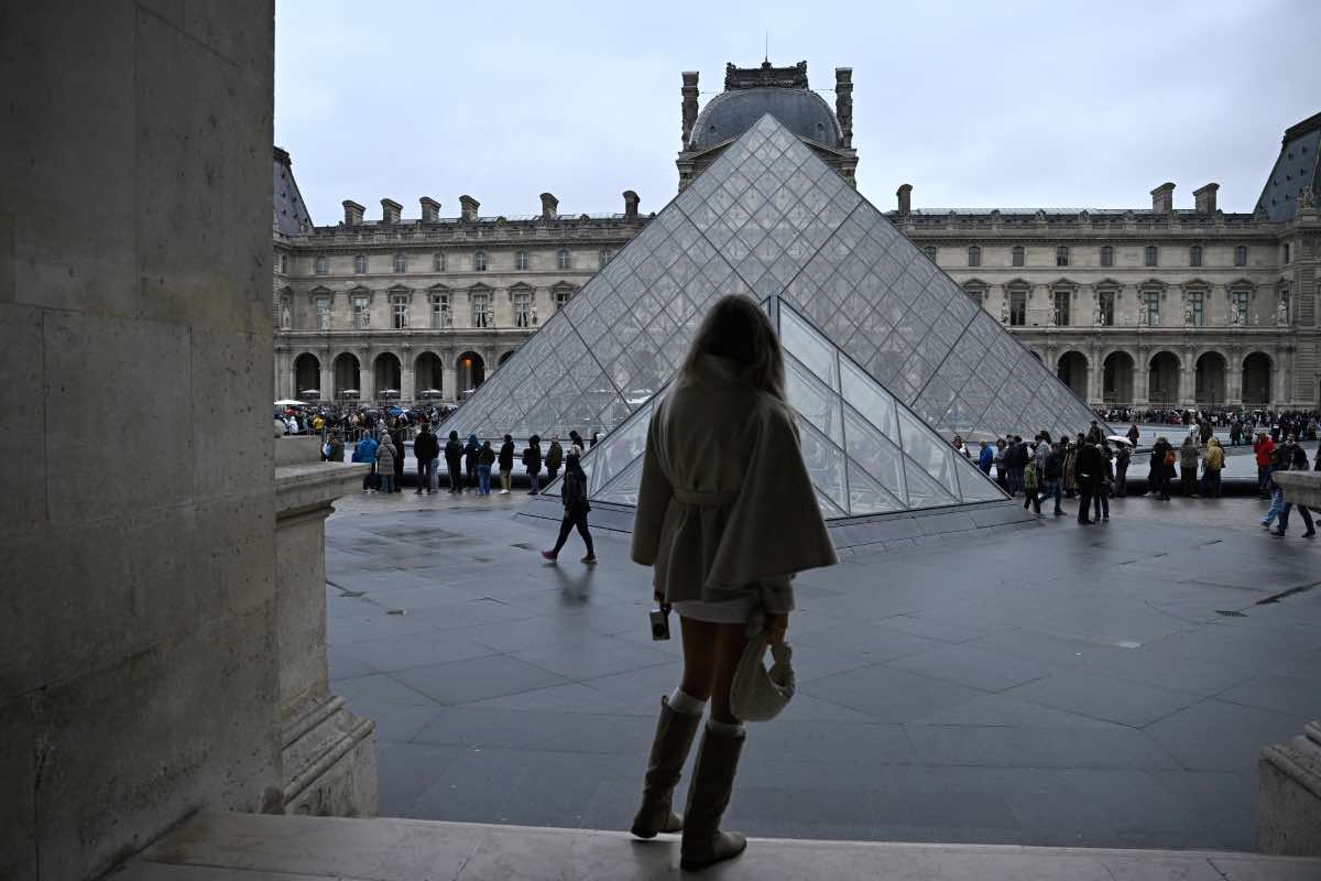 Robo_en el Louvre- dos sospechosos son una pareja con hijos_