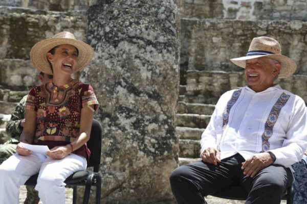 “Somos un solo movimiento”: Sheinbaum agradece el respaldo de AMLO en reaparición para presentar libro