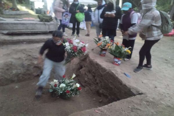 Termina primera fase de exhumaciones en el Panteón de Dolores; recuperan más de 20 individuos