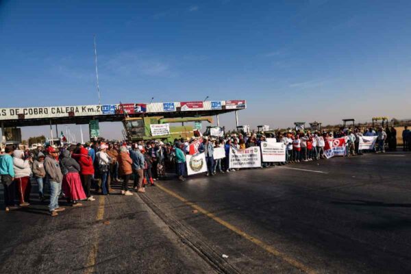 Transportistas y campesinos extienden sus demandas a gran parte del país; bloquean carreteras