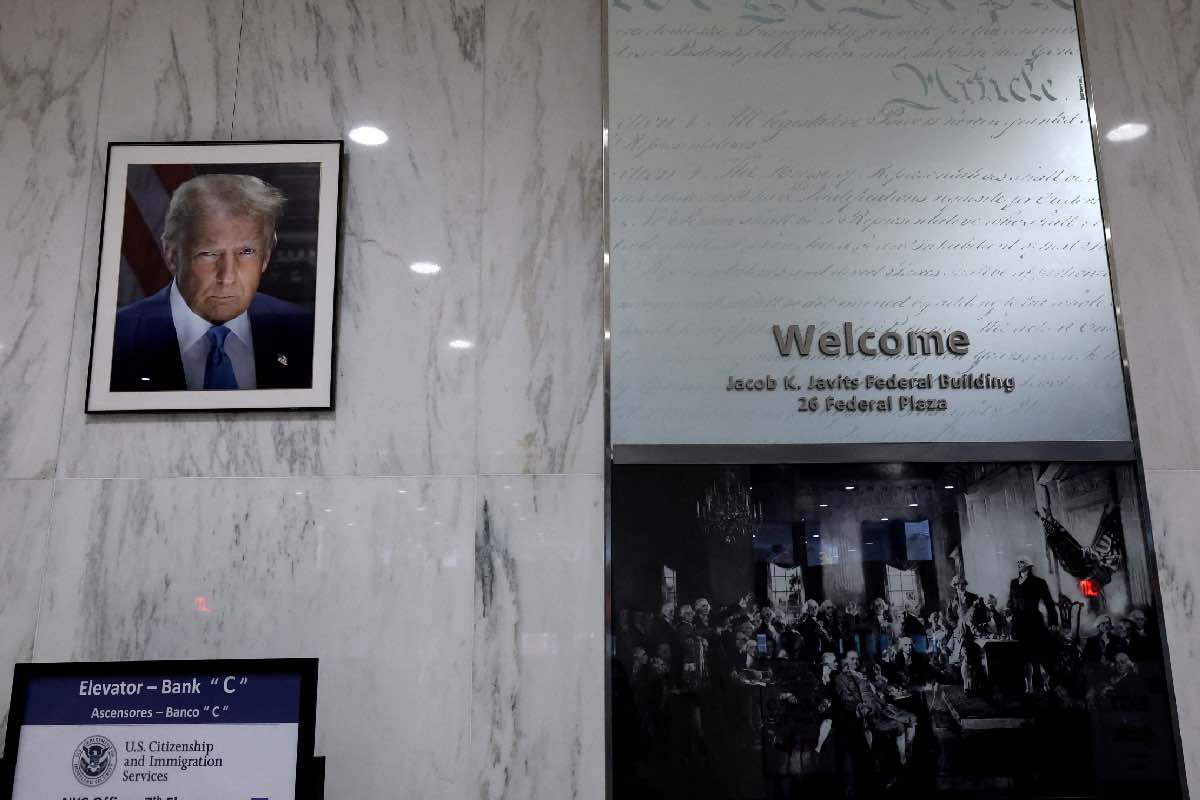 Trump dice que redadas contra inmigrantes no han ido lo suficientemente lejos