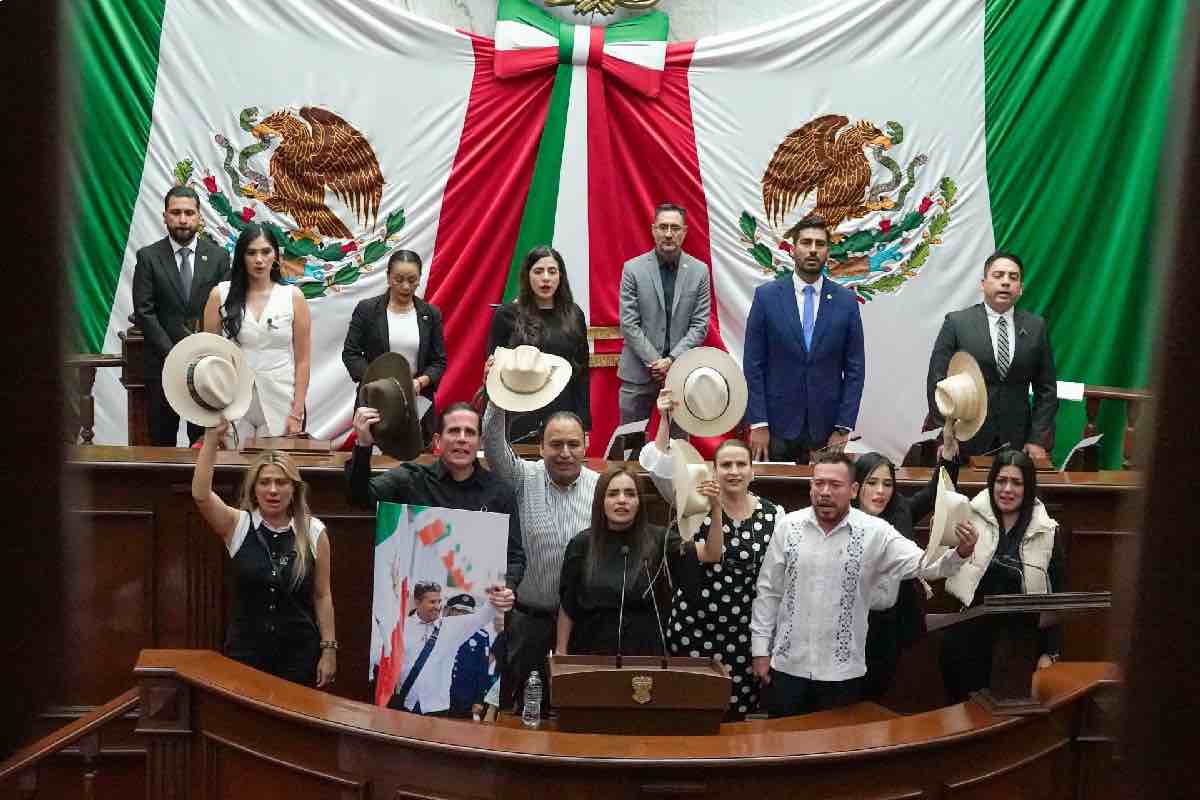 Uruapan amanece con nueva alcaldesa y blindado con Ejército, Guardia Nacional y Policía estatal_2