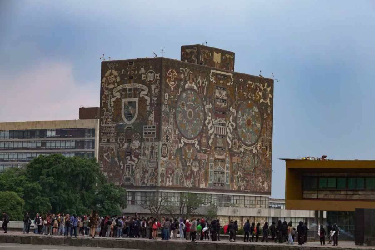 Vinculan a cuatro vigilantes de la UNAM por presunta responsabilidad en el asesinato de aficionado
