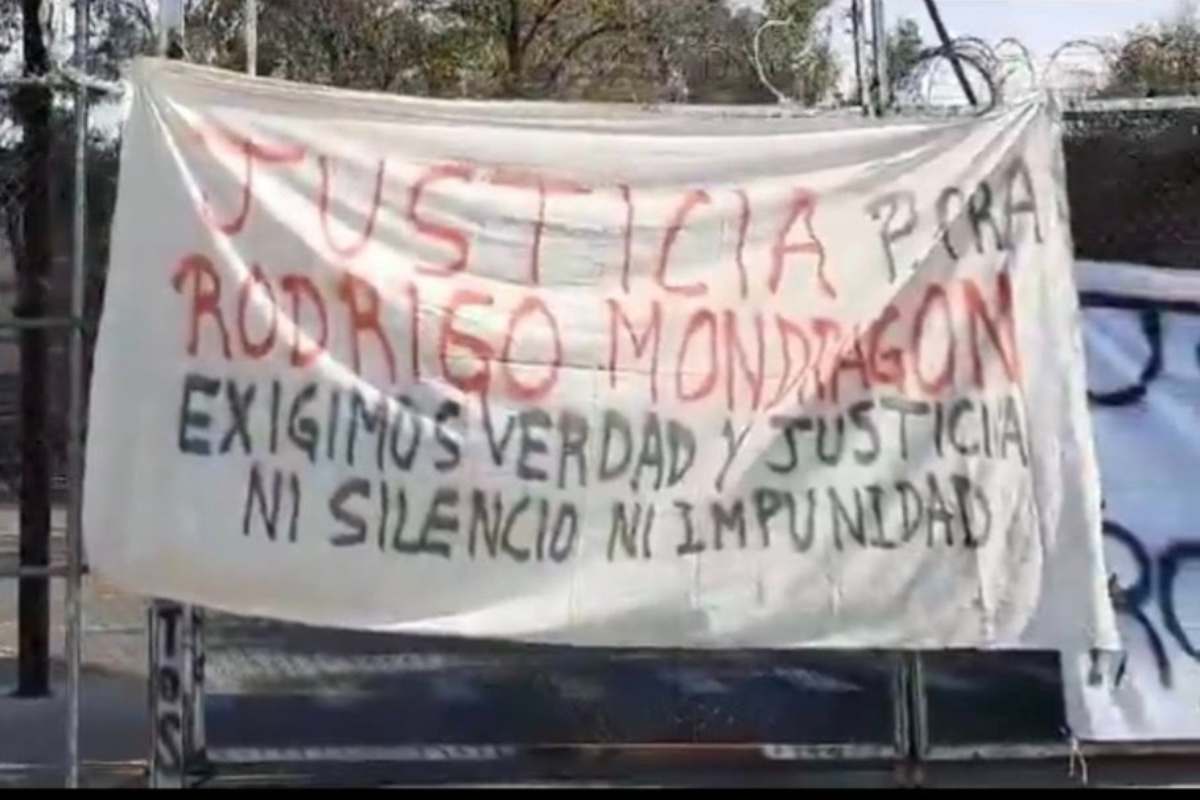Vinculan a cuatro vigilantes de la UNAM por presunta responsabilidad en el asesinato de aficionado