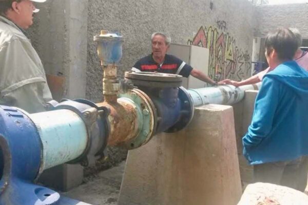 Visita de habitantes de Pedregal a pozos de agua