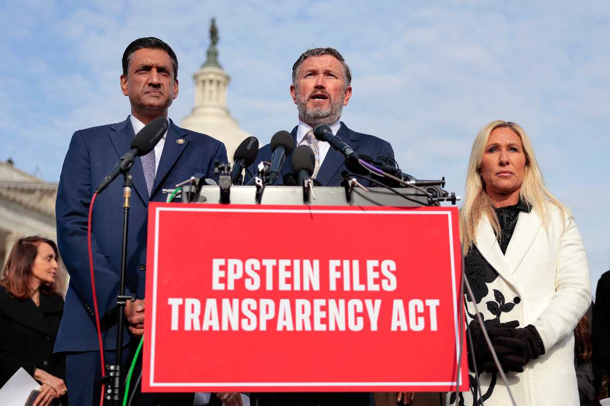 Ley para divulgar los archivos Epstein avanza en EU tras inesperado respaldo de Trump