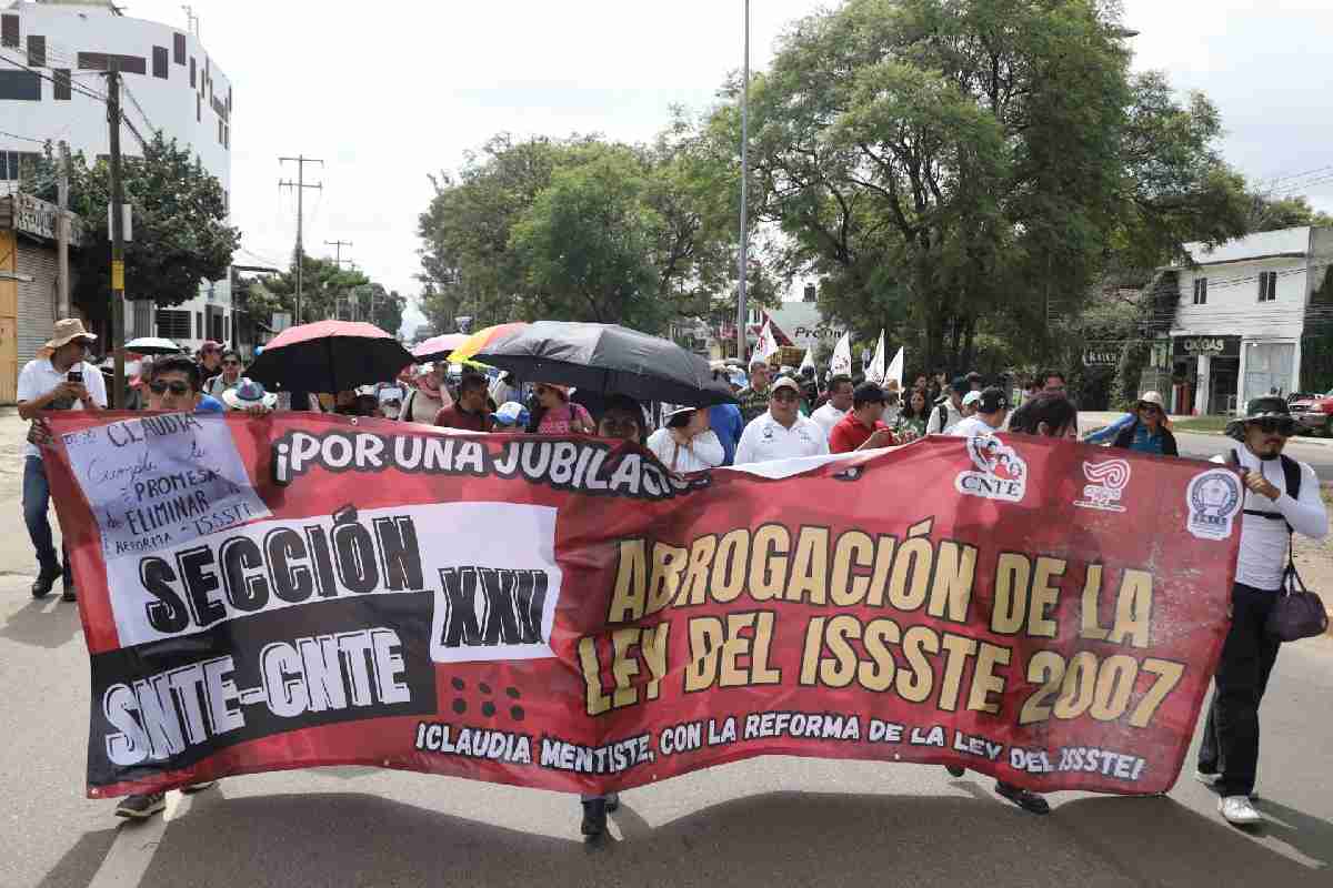 CNTE convoca a paro nacional; anuncia liberación de casetas, bloqueos y cerco al Congreso