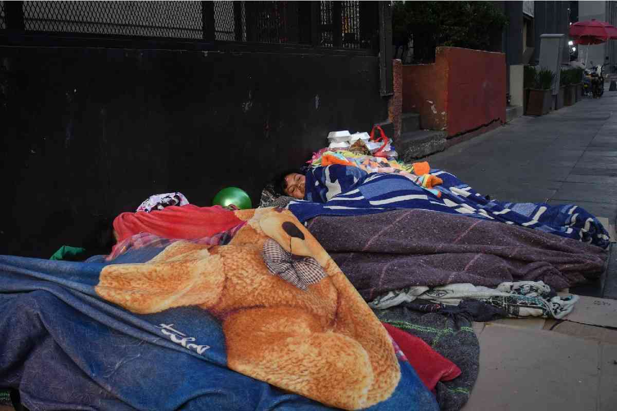 Corte invalida multas de hasta 2 mil 800 pesos en Morelos por dormir en la vía pública