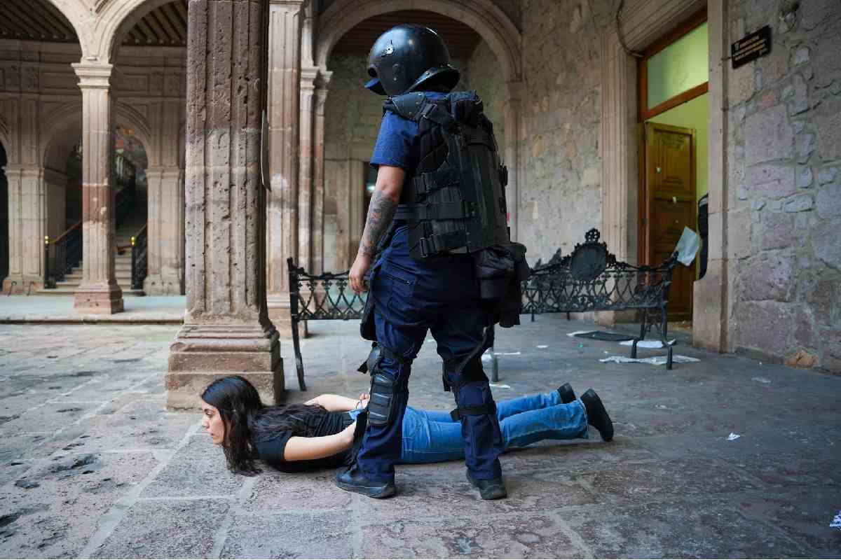Exmagistrado y funcionarios se deslindan de actos vandálicos tras protesta en Morelia por asesinato de Carlos Manzo