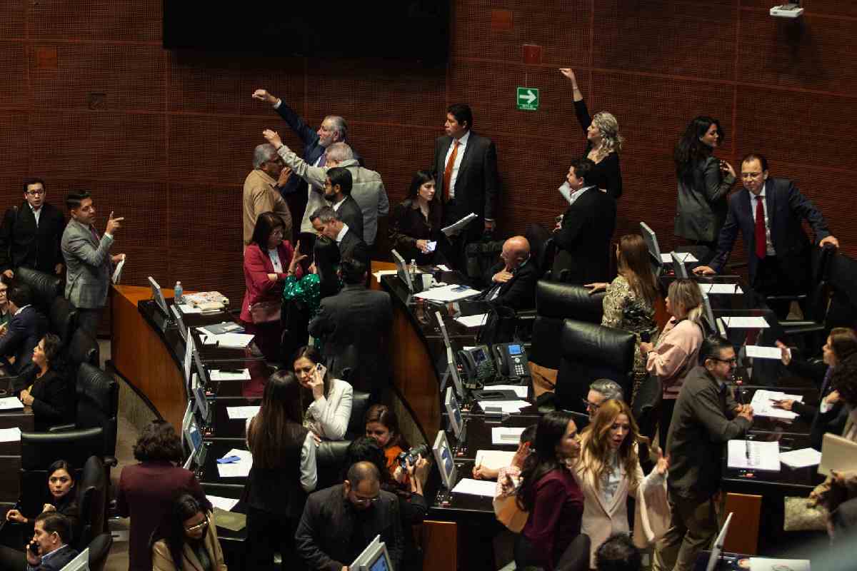 Senado aprueba sanciones a funcionarios que se metan en decisiones sindicales