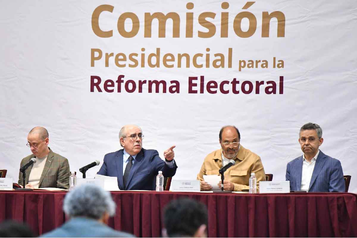 Sheinbaum invita a la CIRT a participar en el debate sobre la reforma electoral y revisar el tiempo de partidos en medios
