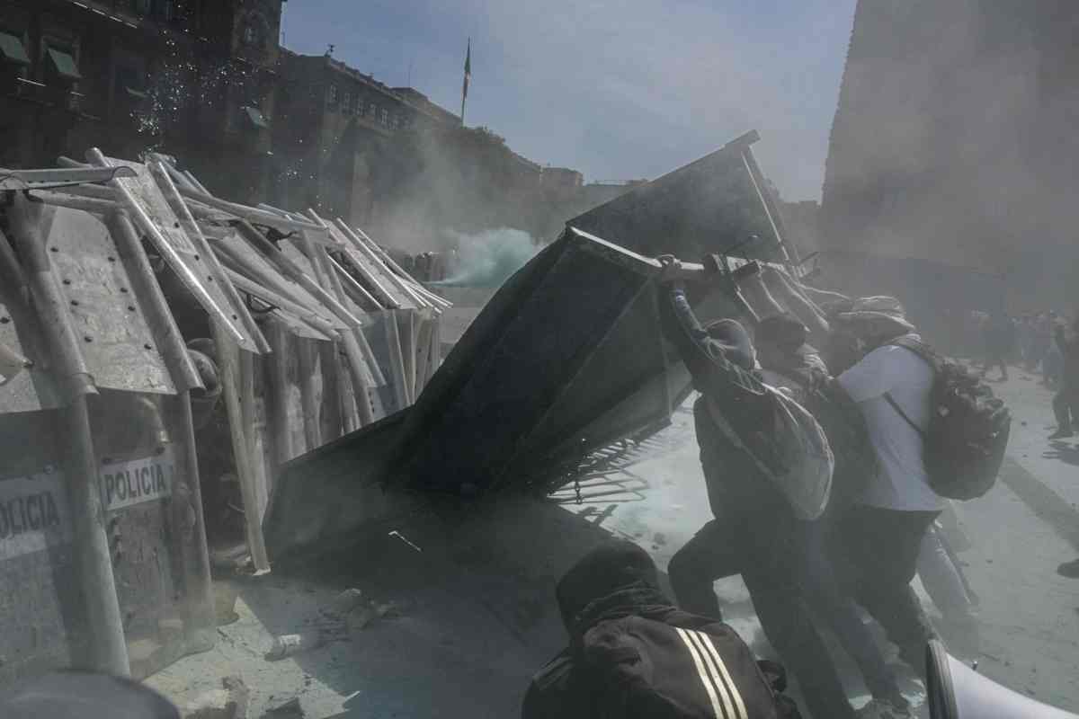 vallas zócalo marcha generación z